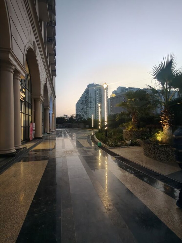 Swimming Pool, omaxe-hazratganj Commercial Showroom 800 Sq.Ft. In Gomti Nagar Lucknow 9922317