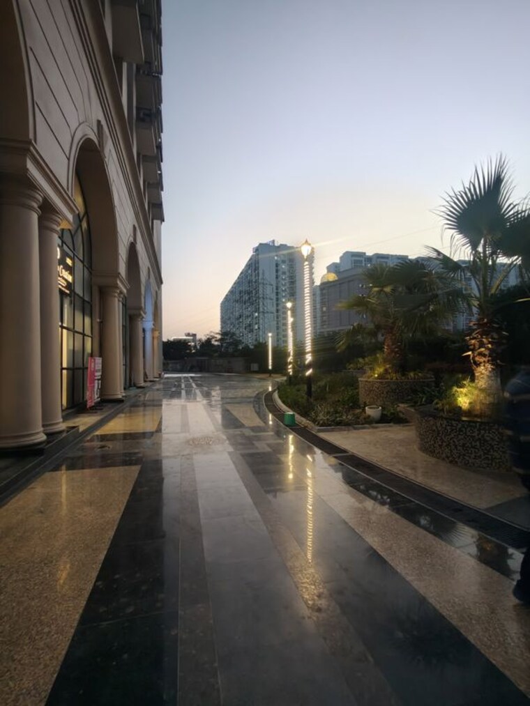 Swimming Pool, omaxe-hazratganj Commercial Showroom 800 Sq.Ft. In Gomti Nagar Lucknow 9922317