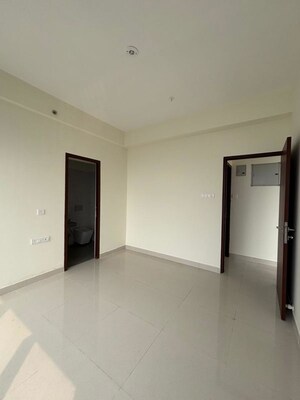 Room in 2 BHK Apartment at Dynamix Divum, Malad East – for Rent