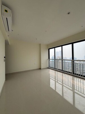 Room in 2 BHK Apartment at Dynamix Divum, Malad East – for Rent