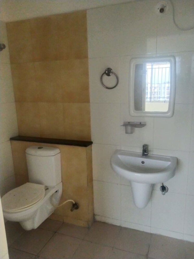 Bathroom, dsr-green-field 3 Bedroom 1548 Sq.Ft. Apartment In Whitefield Bangalore 9922252