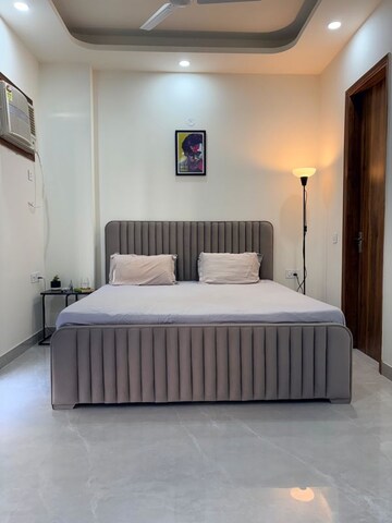 Bedroom in 2 BHK Builder Floor at Sector 55 – for Rent