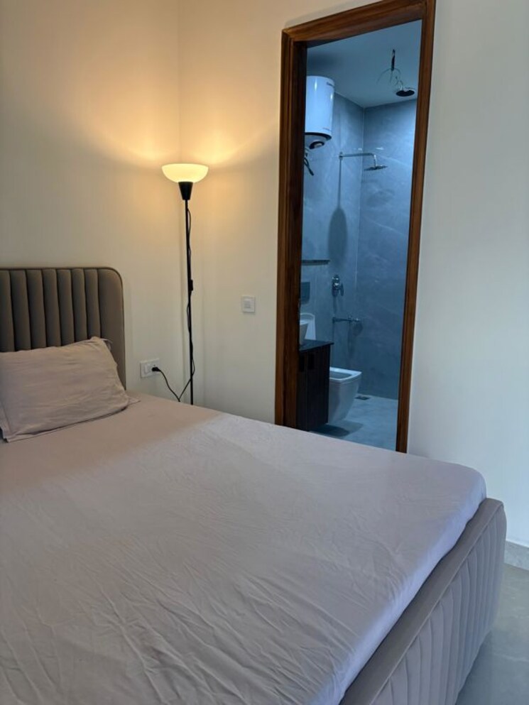 Room, sector 55 2 Bedroom 300 Sq.Yd. Builder Floor In Sector 55 Gurgaon 9922344