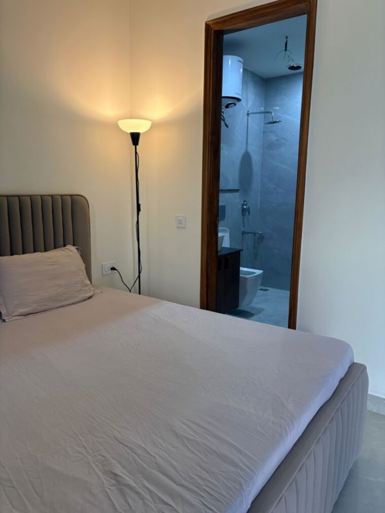 Room, sector 55 2 Bedroom 300 Sq.Yd. Builder Floor In Sector 55 Gurgaon 9922344