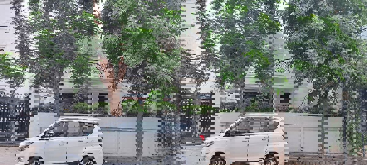 6 BHK + Extra Room Independent House For Sale in Mahanagar