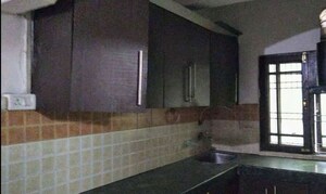 Bathroom in 3 BHK Apartment at Hazratganj – for Rent
