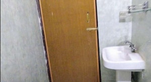 Furnished Amenities in 3 BHK Apartment at Hazratganj – for Rent