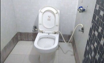 Bathroom in 3 BHK Apartment at Hazratganj – for Rent