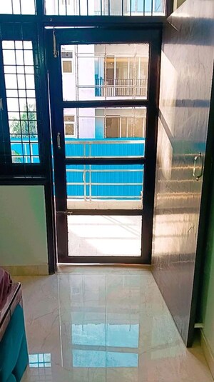 Room in 3 BHK Builder Floor at Sushant Lok ii – for Rent