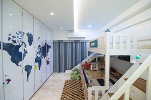 Building Lobby in 5 BHK Apartment at Paradigm Nivan, Khar West – for Sale