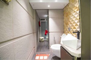 Attached Bathroom in 5 BHK Apartment at Paradigm Nivan, Khar West – for Sale
