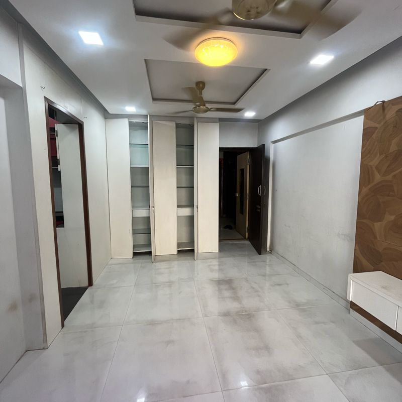 1.5 BHK + Extra Room Apartment For Rent in The Discovery CHS