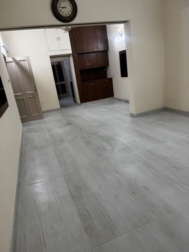 Room, sector 37 3 Bedroom 1500 Sq.Ft. Builder Floor In Sector 37 Chandigarh 9922465