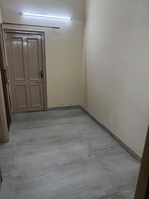 Room in 3 BHK Builder Floor at Sector 37 – for Rent