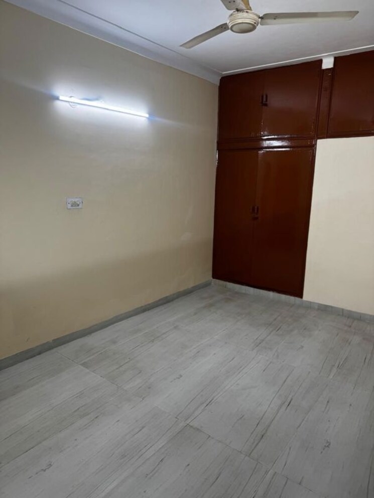 Room, sector 37 3 Bedroom 1500 Sq.Ft. Builder Floor In Sector 37 Chandigarh 9922465