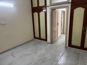 Room in 3 BHK Builder Floor at Sector 37 – for Rent