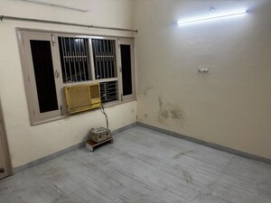 Room in 3 BHK Builder Floor at Sector 37 – for Rent