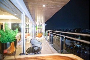 Gym in 5 BHK Apartment at Paradigm Nivan, Khar West – for Rent