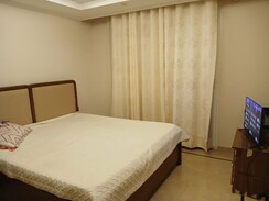 3 BHK Builder Floor For Sale in BPTP Green Oaks