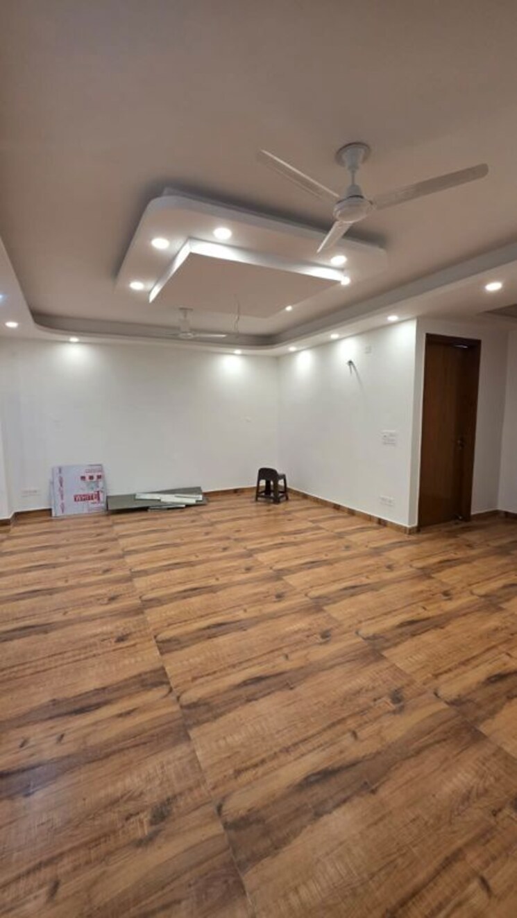 Room, freedom fighters enclave 3 Bedroom 1800 Sq.Ft. Apartment In Freedom Fighters Enclave Delhi 9922477