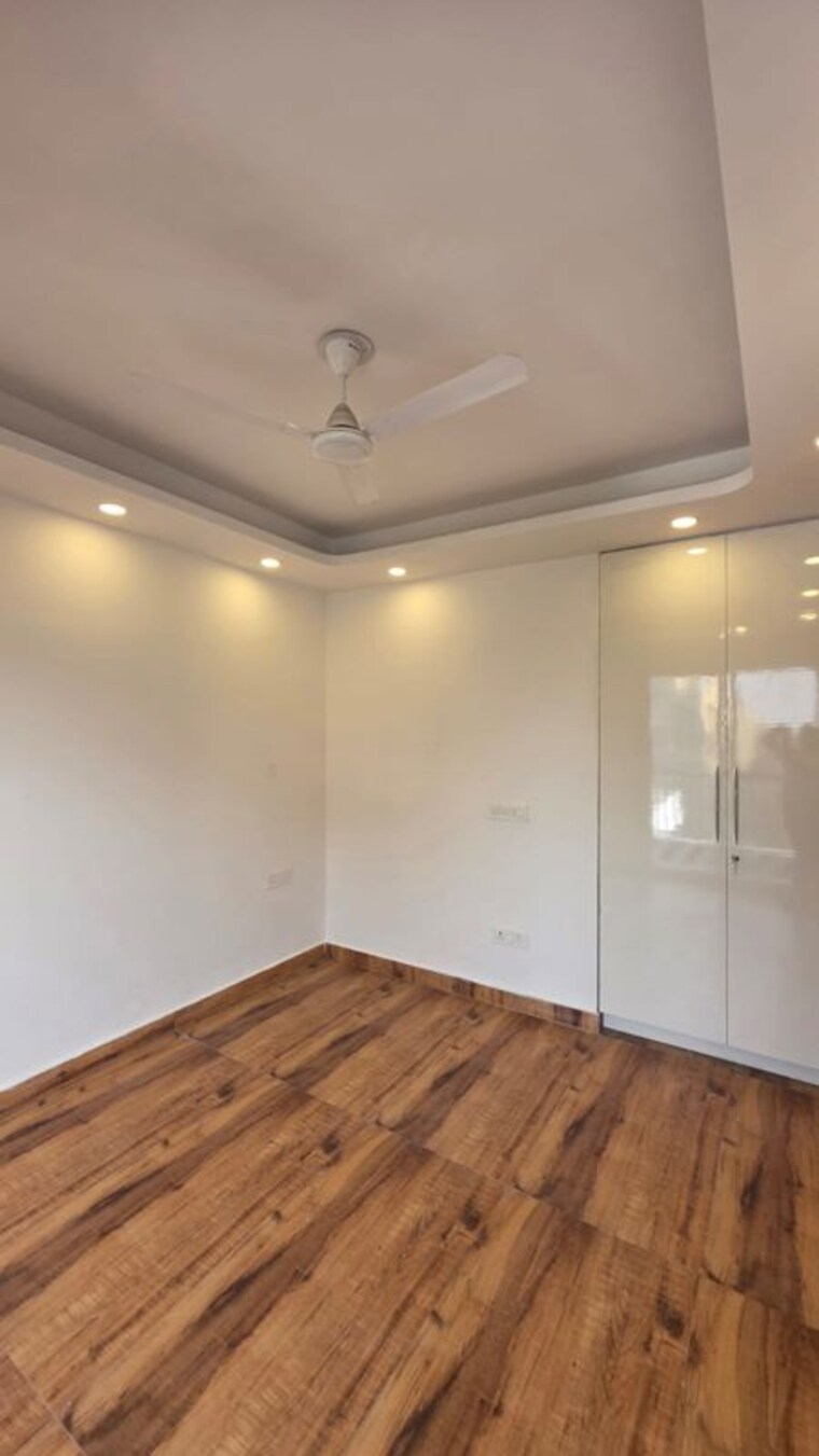 Room, freedom fighters enclave 3 Bedroom 1800 Sq.Ft. Apartment In Freedom Fighters Enclave Delhi 9922477