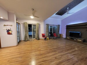 Room in 4 BHK Penthouse at Shapoorji SP Residency, Phursungi – for Rent