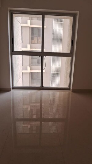 Room in 3 BHK Apartment at Lodha Azzuro, Parel – for Rent