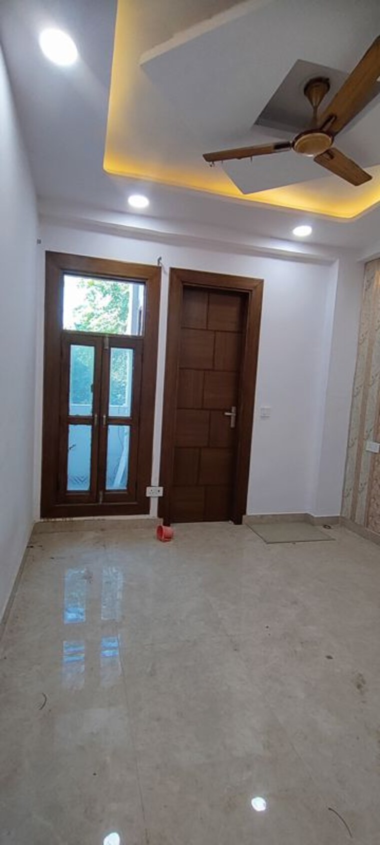 Room, puri-kohinoor 3 Bedroom 180 Sq.Yd. Builder Floor In Sector 89 Faridabad 9922509