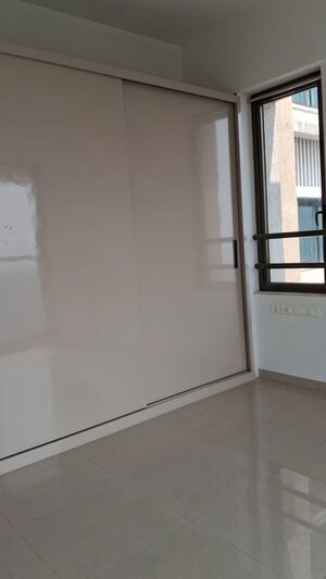 Room in 3 BHK Apartment at Celestia Spaces, Parel – for Rent