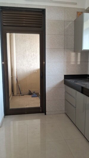 Bathroom in 3 BHK Apartment at Celestia Spaces, Parel – for Rent