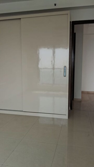 Room in 3 BHK Apartment at Celestia Spaces, Parel – for Rent