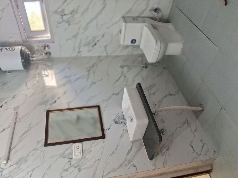 Bathroom, east of kailash 3 Bedroom 3600 Sq.Ft. Builder Floor In East Of Kailash Delhi 9922536