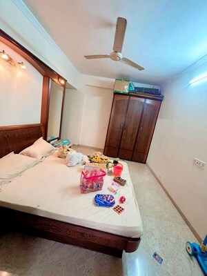 Bedroom in 2 BHK Apartment at Bandra West – for Rent