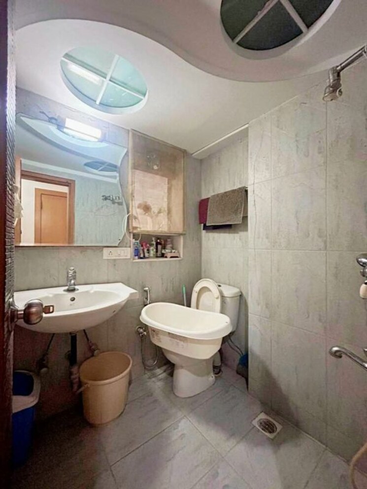 Bathroom, bandra west 2 Bedroom 750 Sq.Ft. Apartment In Bandra West Mumbai 9922537