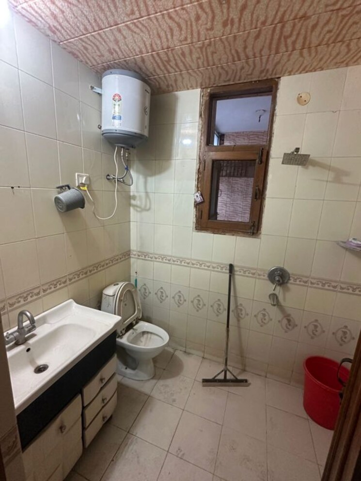 Bathroom, penta-homes 2 Bedroom 1650 Sq.Ft. Apartment In Vip Road Zirakpur 9922561