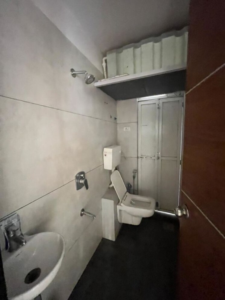 Bathroom, ulwe sector 17 2 Bedroom 1100 Sq.Ft. Apartment In Ulwe Sector 17 Navi Mumbai 9922571
