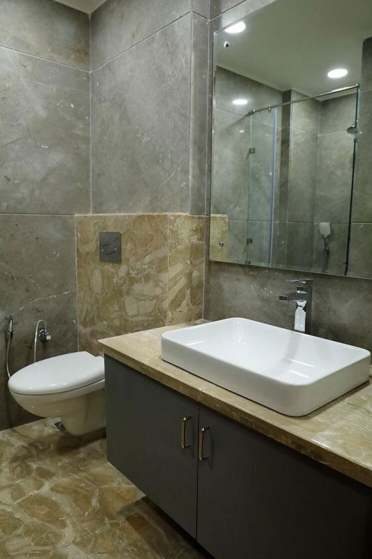 Bathroom, sarvapriya vihar 3 Bedroom 1500 Sq.Ft. Builder Floor In Sarvapriya Vihar Delhi 9922581