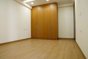 Room in 3 BHK Builder Floor at Sarvapriya Vihar – for Rent