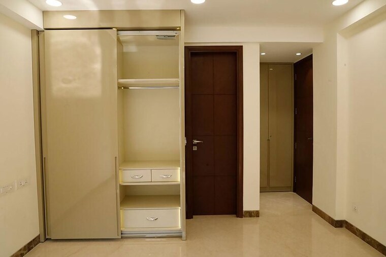 Room, sarvapriya vihar 3 Bedroom 1500 Sq.Ft. Builder Floor In Sarvapriya Vihar Delhi 9922581