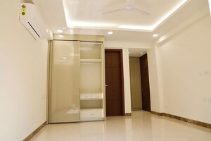 Bedroom in 3 BHK Builder Floor at Sarvapriya Vihar – for Rent