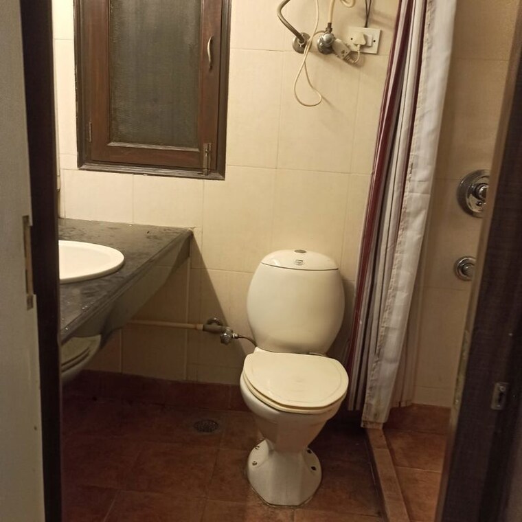Bathroom, saket 3 Bedroom 1800 Sq.Ft. Builder Floor In Saket Delhi 9922599