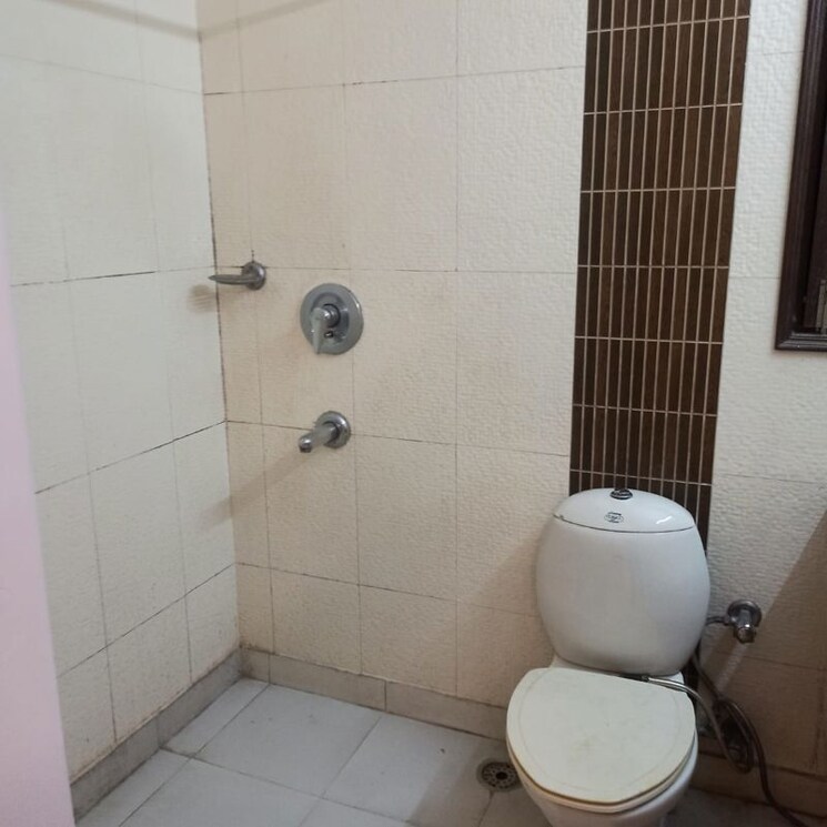 Bathroom, saket 3 Bedroom 1800 Sq.Ft. Builder Floor In Saket Delhi 9922599