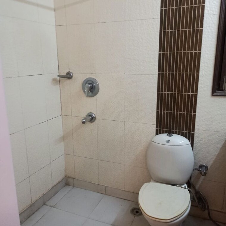 Bathroom, saket 3 Bedroom 1800 Sq.Ft. Builder Floor In Saket Delhi 9922599