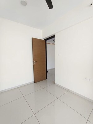 Room in 1.5 BHK Apartment at Chandak 34 Park Estate, Goregaon West – for Rent