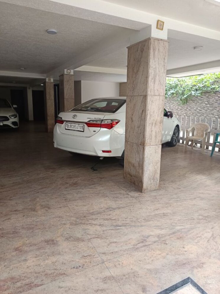  Parking, greater kailash ii 4 Bedroom 450 Sq.Yd. Builder Floor In Greater Kailash ii Delhi 9922619