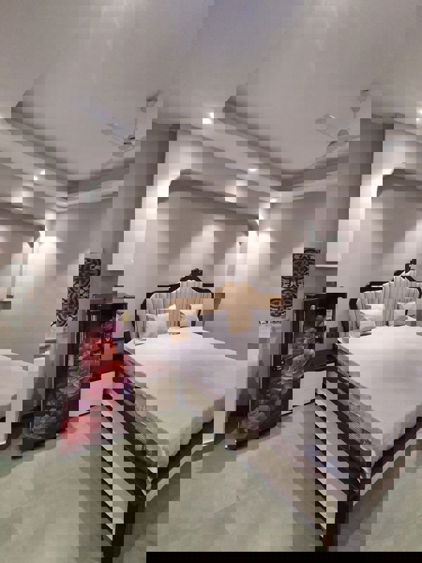 1 RkBuilder Floor For Rent in DLF City Phase III