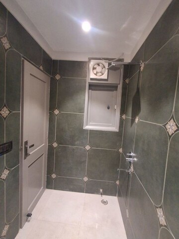 Bathroom in 1 RK Builder Floor at DLF City Phase III, Sector 24 – for Rent