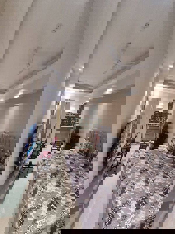 1 RkBuilder Floor For Rent in DLF City Phase III