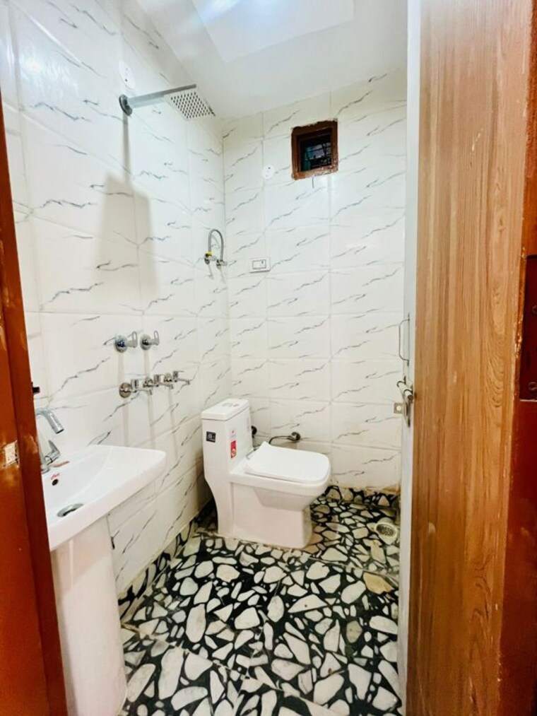 Bathroom, dwarka mor 2 Bedroom 540 Sq.Ft. Builder Floor In Dwarka Mor Delhi 9922665
