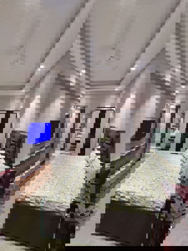 1 RkBuilder Floor For Rent in DLF City Phase III